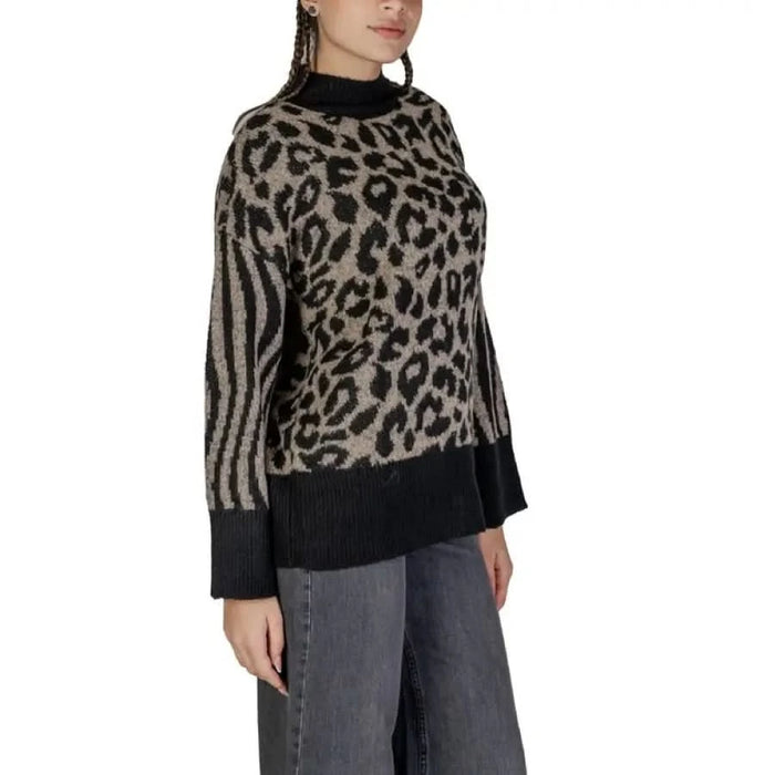 Animal print turtleneck sweater with black ribbed trim from Vero Moda Women T-Shirt