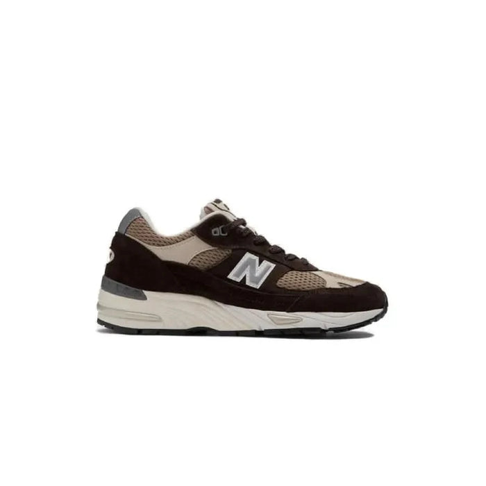 New Balance Men Sneakers with brown suede and mesh upper featuring iconic N logo