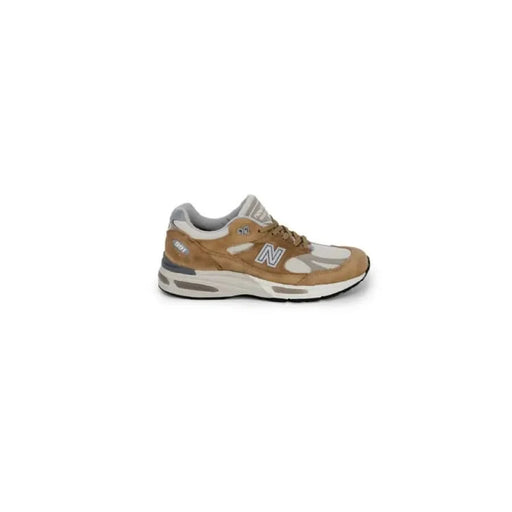 New Balance Men Sneakers featuring a tan and gray chunky sole sneaker design