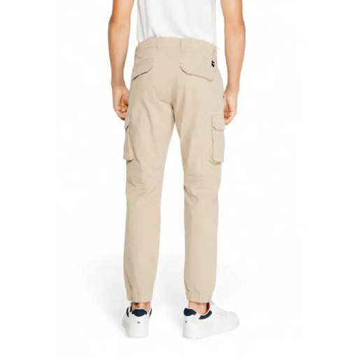 Beige cargo pants with multiple pockets worn by a person — Gas - Gas Men Trousers