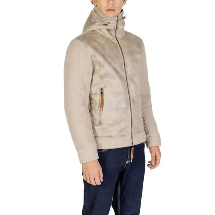 Beige hooded jacket with ribbed sleeves and zippered pockets from Hydra Clothing