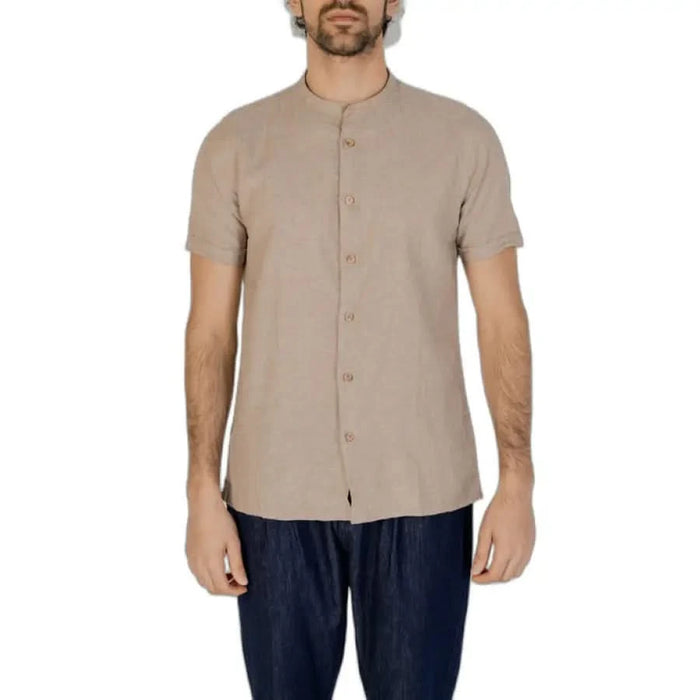 Hamaki-ho Men’s Beige Short-Sleeved Button-Up Shirt with Mandarin Collar