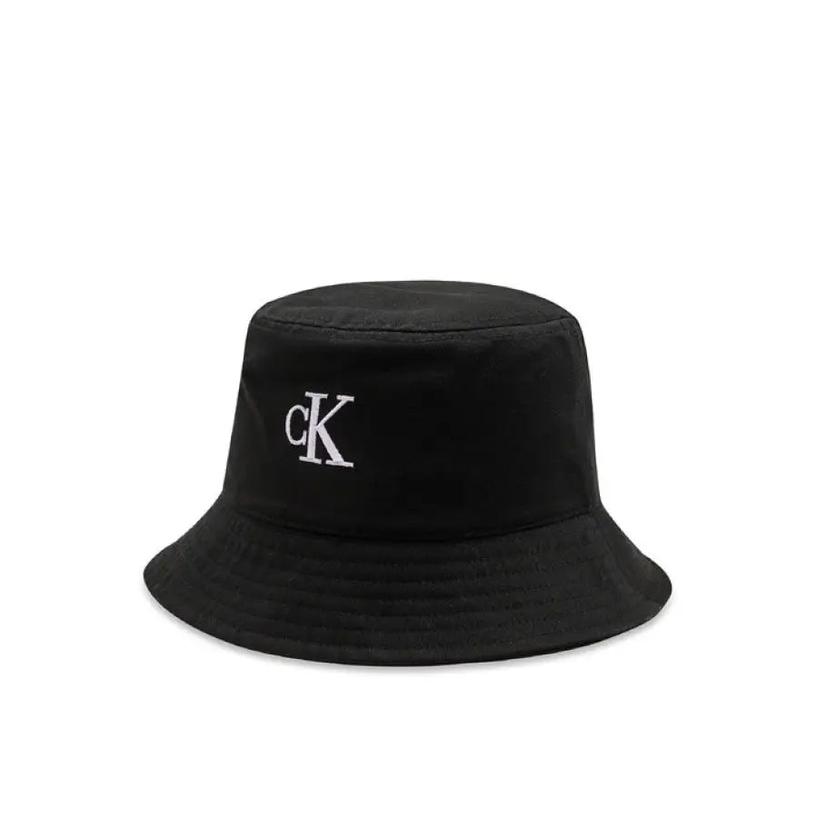 Calvin Klein Jeans black bucket hat with white ’CK’ logo embroidered on the front