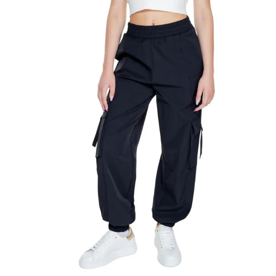 Black cargo pants with side pockets and elastic waistband - Guess Active Women Trousers