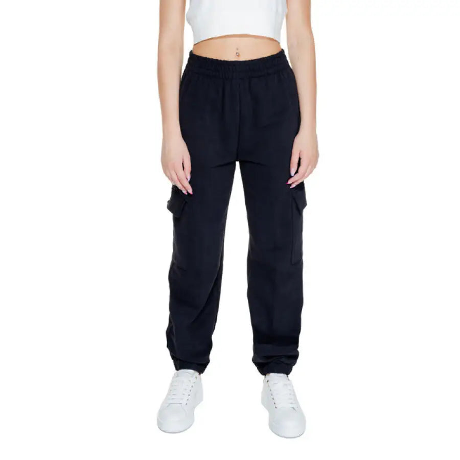 Black Calvin Klein cargo sweatpants with elastic waistband and side pockets for women