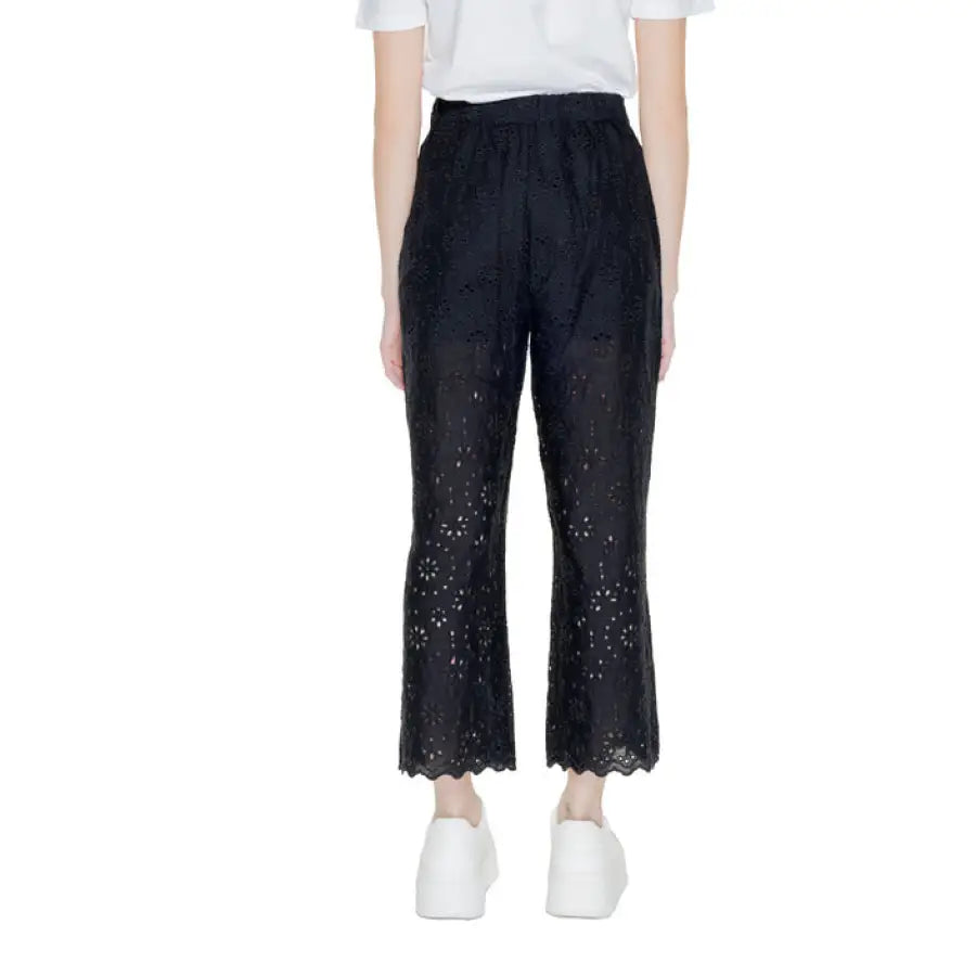 Morgan De Toi black cropped pants with eyelet lace pattern and scalloped hem for women