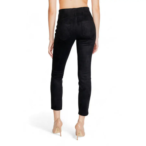 Black cropped skinny pants on a woman, viewed from behind, by Street One Women Trousers