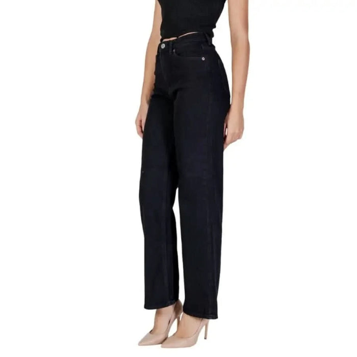 Black high-waisted wide-leg jeans with straight cut from Vero Moda Women Jeans collection