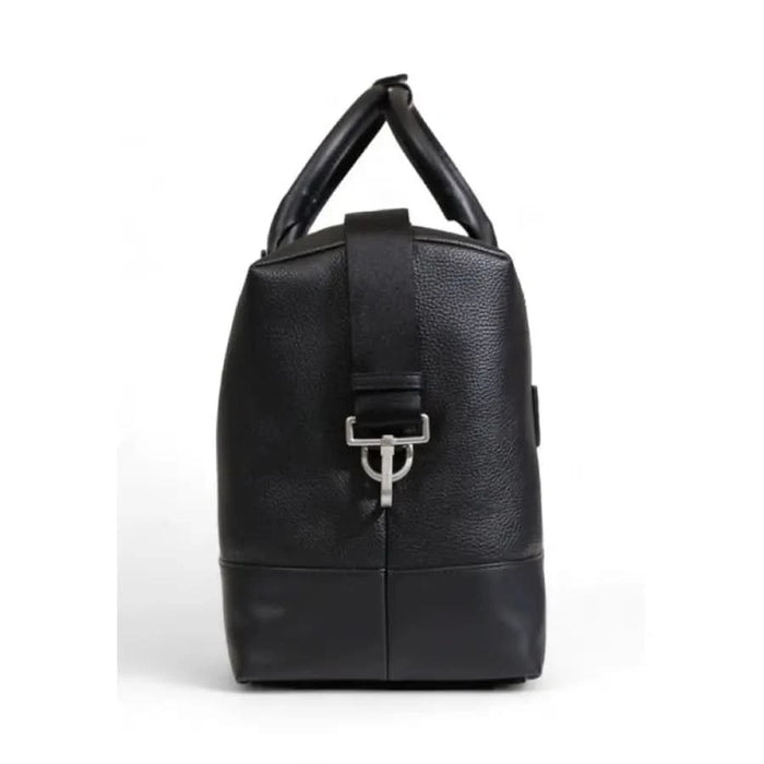 Black leather Tommy Hilfiger men bag with metal clasp, stylish and functional design