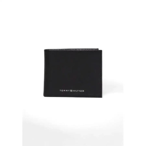 Tommy Hilfiger Men Wallet in black leather stylish and elegant design