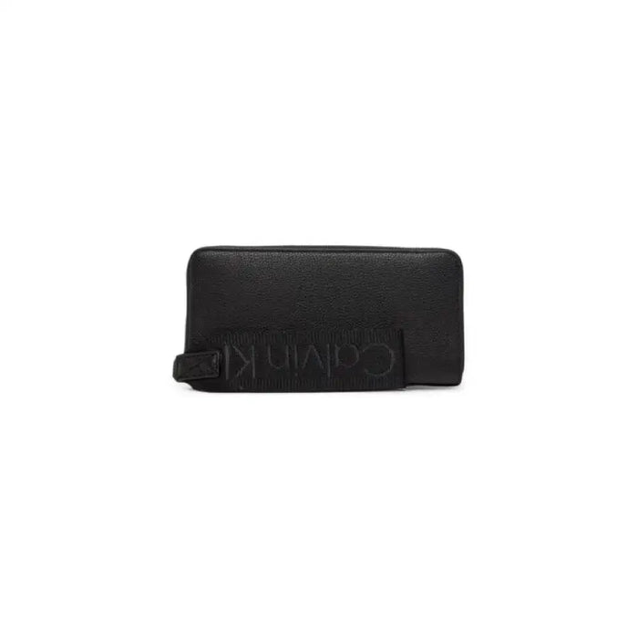 Black leather wallet with ruffled edge from Calvin Klein Jeans Women’s collection