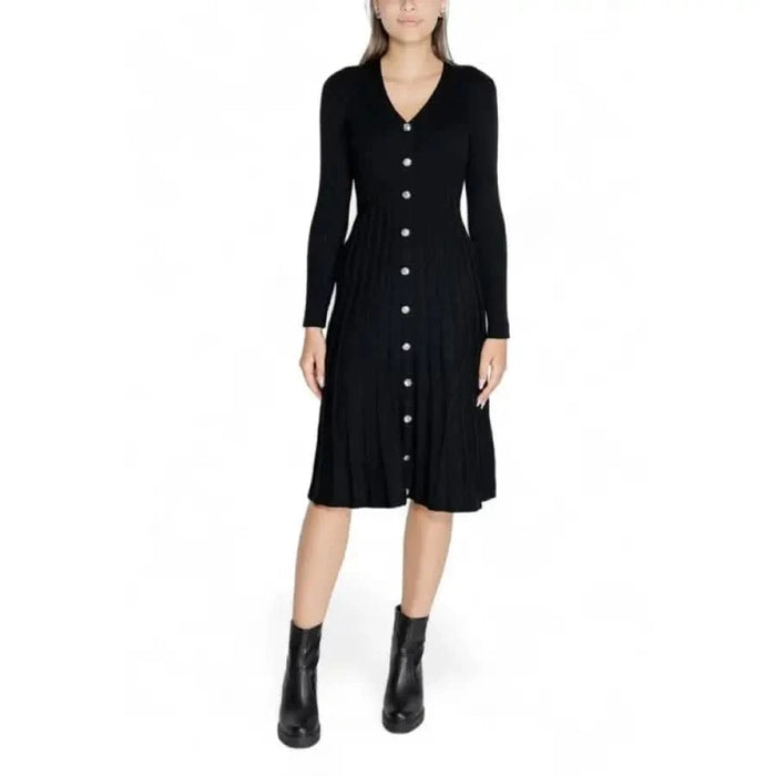 Black long-sleeved midi dress with button front and V-neckline by Morgan De Toi