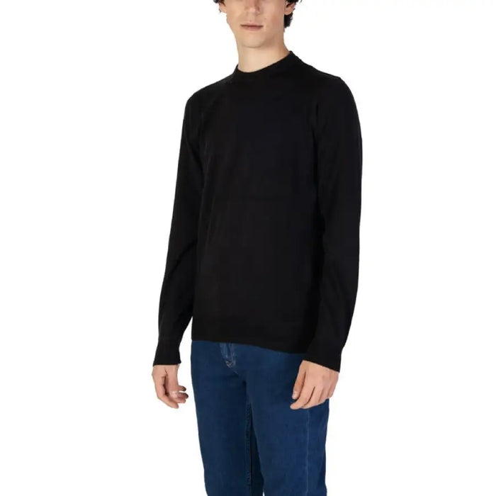 Black mock neck sweater with long sleeves from Gas Men’s collection displayed online