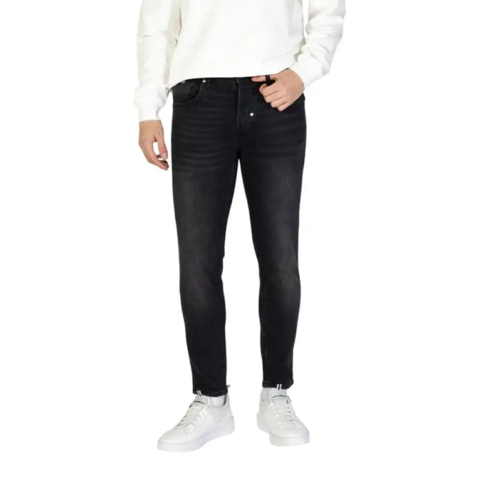 Black skinny jeans by Antony Morato styled with white sneakers and a white sweater