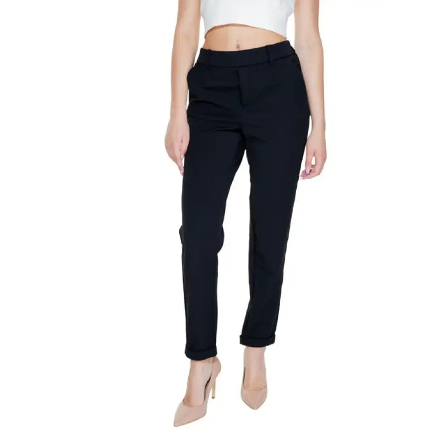 Black tailored trousers with a white crop top and nude heels - Vero Moda Women Trousers
