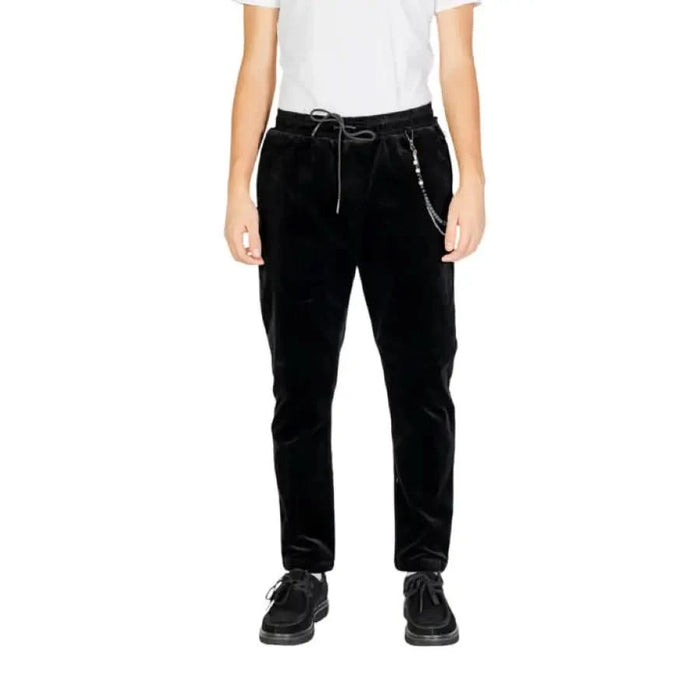 Black velvet Gianni Lupo men trousers with drawstring waist and chain detail