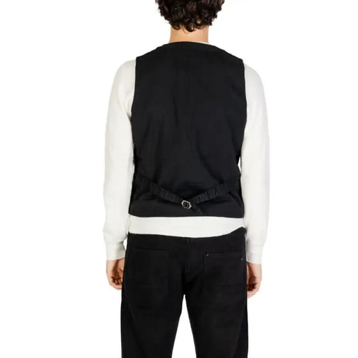 Black vest over a white long-sleeved shirt in Gianni Lupo Men Gilet product