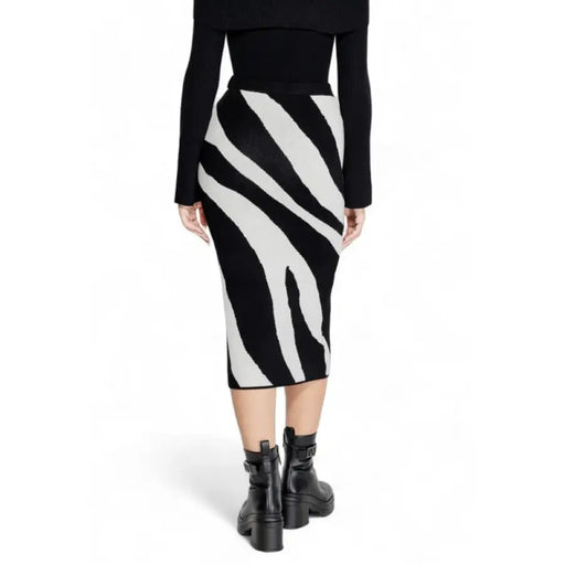 Black and white zebra-striped Vero Moda women skirt with a fitted silhouette