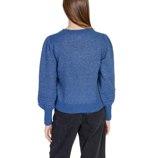 Blue knit sweater with textured pattern displayed from the back by Vila Clothes