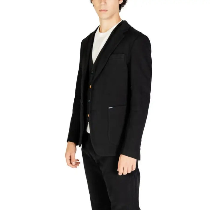 Classic black suit jacket with notched lapels from Gianni Lupo Men Blazer collection