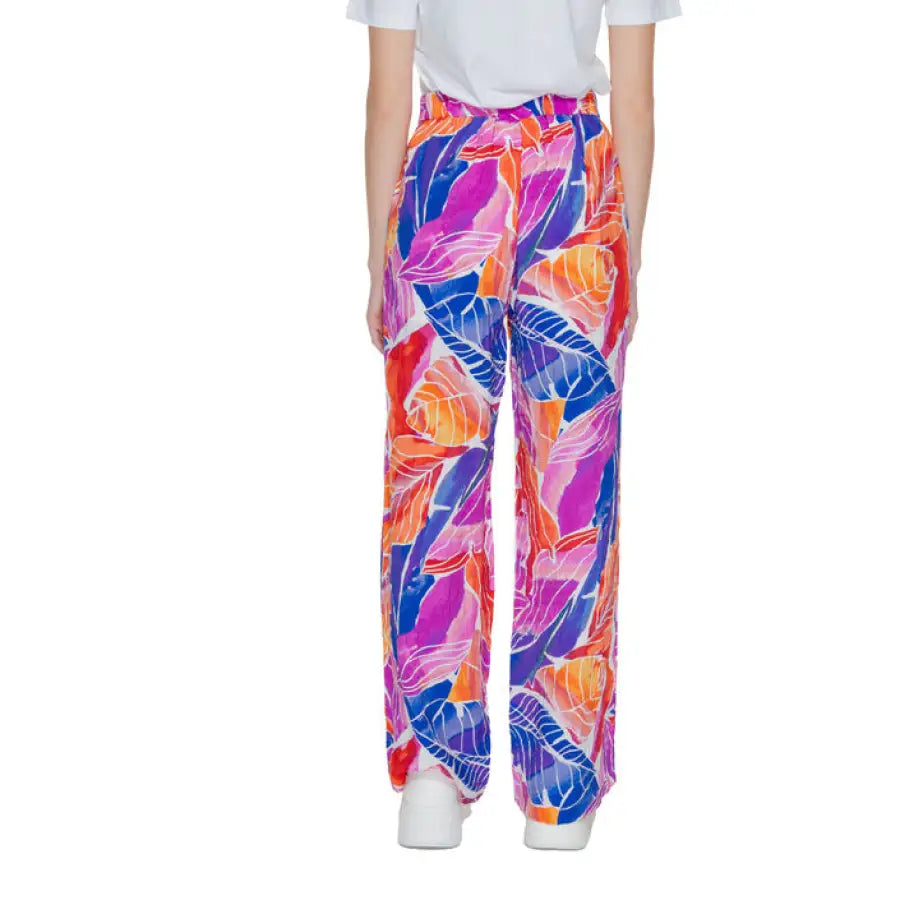Colorful wide-leg trousers with vibrant tropical leaf print by Vila Clothes