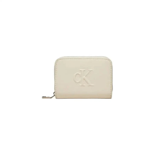 Cream-colored leather wallet with CK logo and zipper from Calvin Klein Jeans