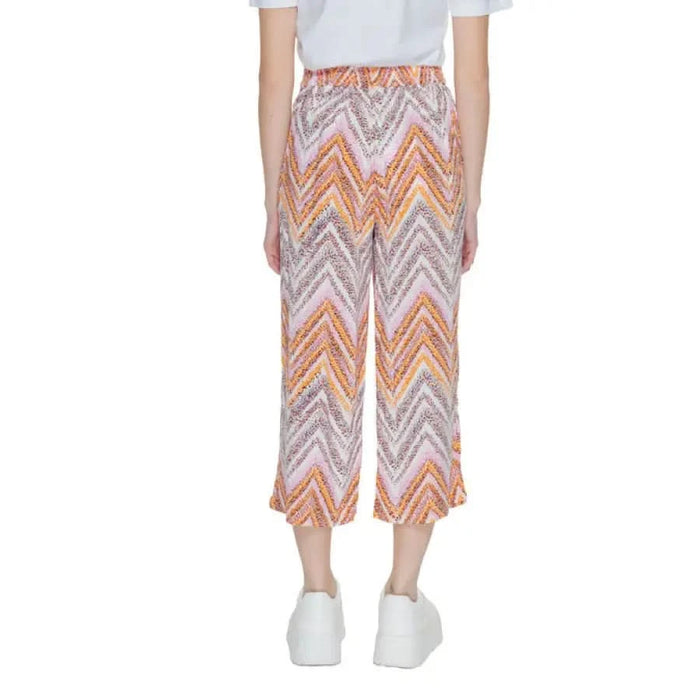 Only Women Trousers - Cropped Pants with Colorful Zigzag Pattern for a Vibrant Look