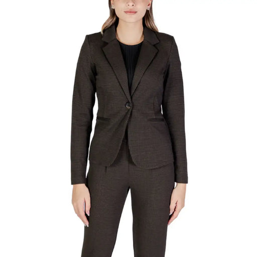 Dark brown fitted blazer with notched lapels and single button closure from Ichi Women Blazer