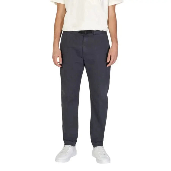 Dark gray Gas Men Trousers with elastic cuffs paired with white sneakers