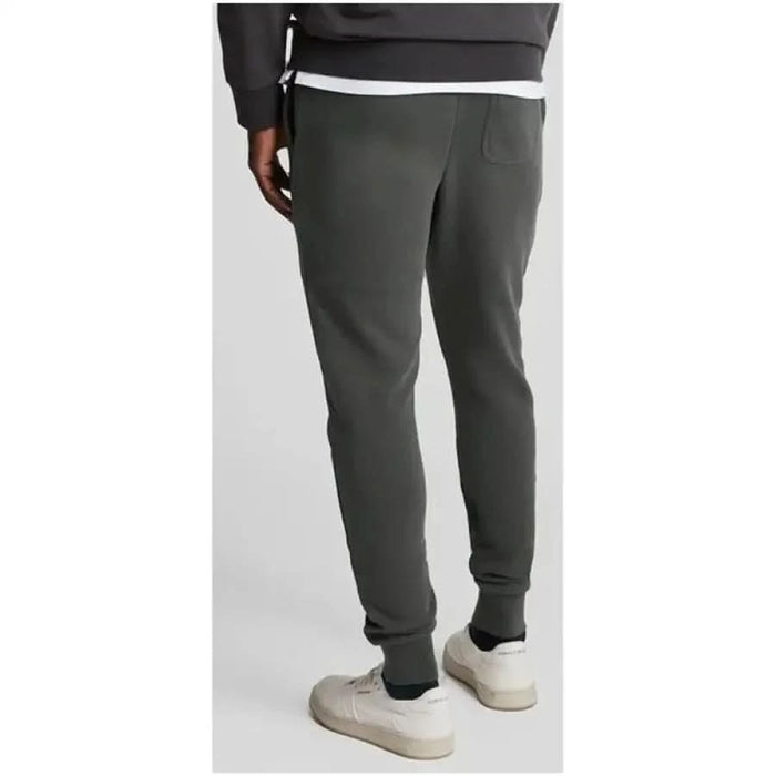 Dark gray tapered leg sweatpants with elastic cuffs from Lyle & Scott Men Trousers