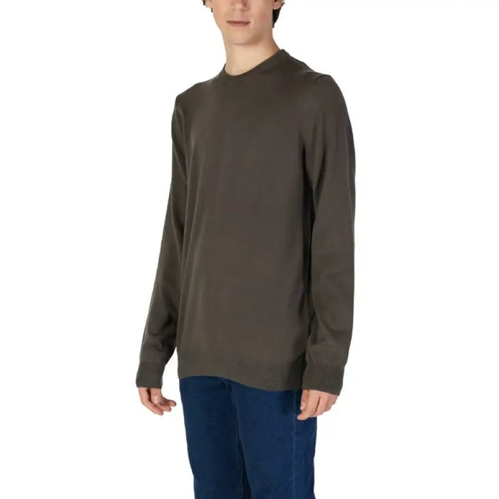 Dark olive green long-sleeved crewneck sweater from Gas Men’s Knitwear collection