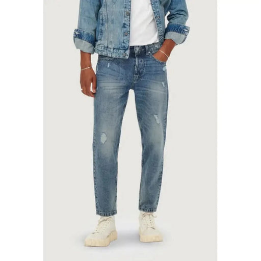 Distressed blue jeans with relaxed fit and tapered leg from Only & Sons Men Jeans