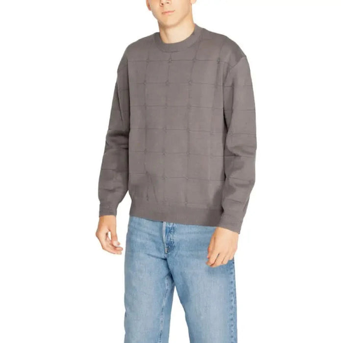 Gray crewneck sweater with subtle grid pattern from Armani Exchange Men Knitwear