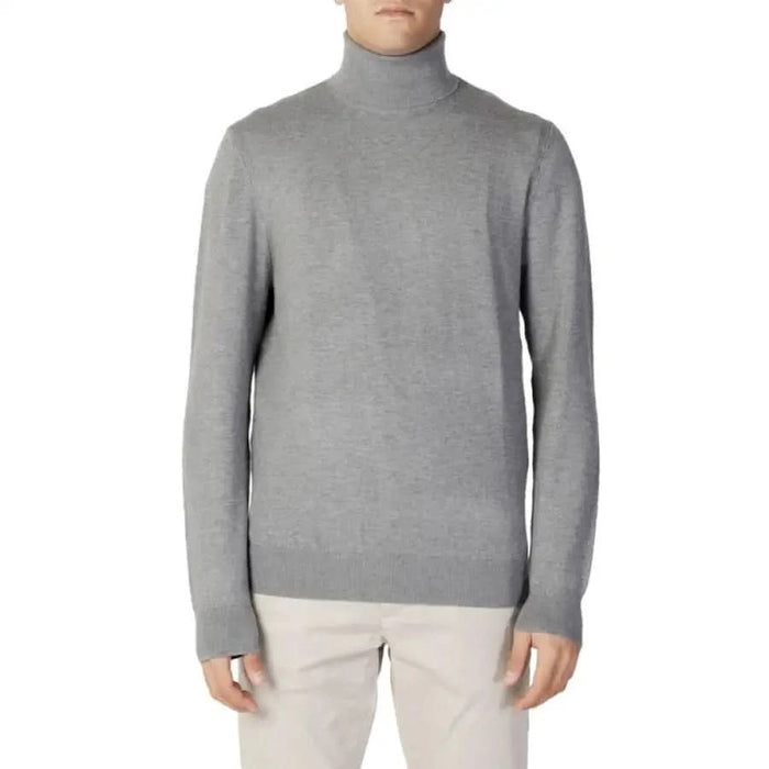 Gray turtleneck sweater with long sleeves from Diktat Men Knitwear collection