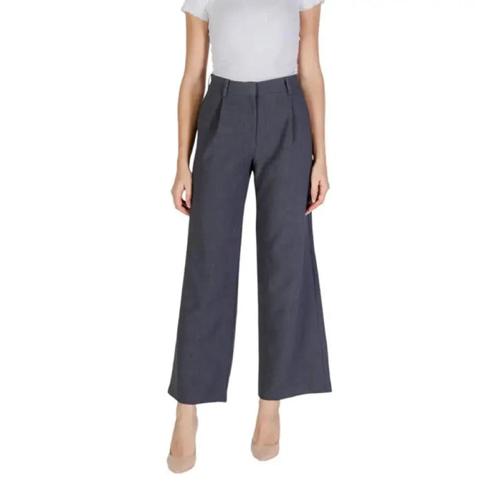 Gray wide-leg cropped dress pants with pleated waist by Jacqueline De Yong for women