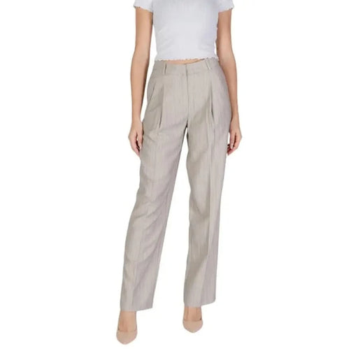 High-waisted beige dress pants with pleated front from Vero Moda Women’s Trousers