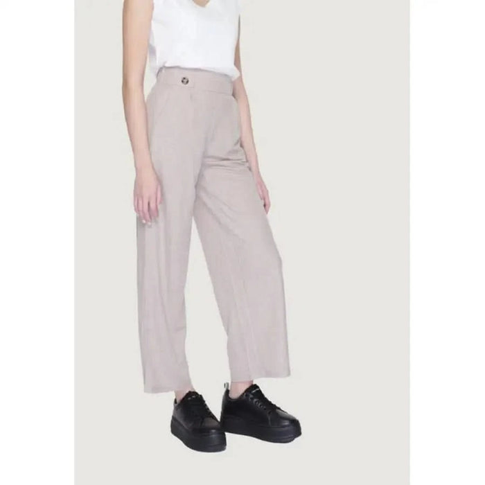 Fifth Label beige straight trousers for women showing urban city style fashion