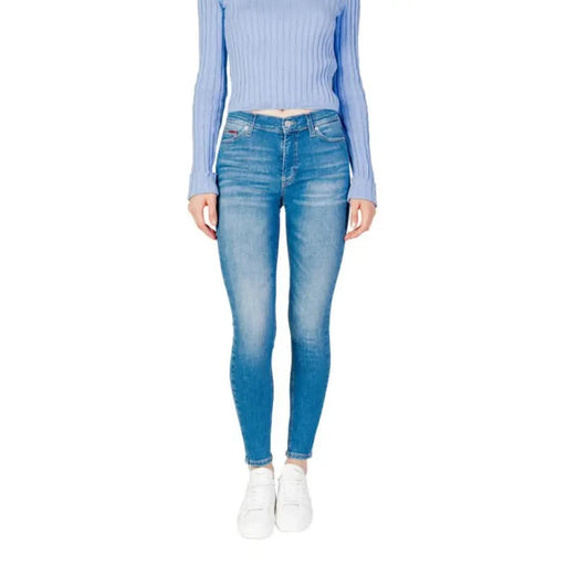 Light blue cropped sweater with fitted jeans and white sneakers - Tommy Hilfiger Jeans Women