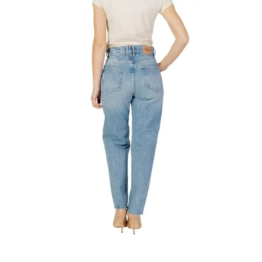 Light blue high-waisted jeans styled with a white t-shirt, Only Women Jeans collection