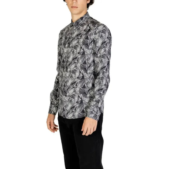 Long-sleeved button-down shirt featuring black and white leaf print by Gianni Lupo