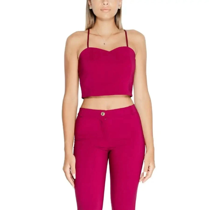 Magenta two-piece outfit featuring a cropped top and fitted pants by Rinascimento