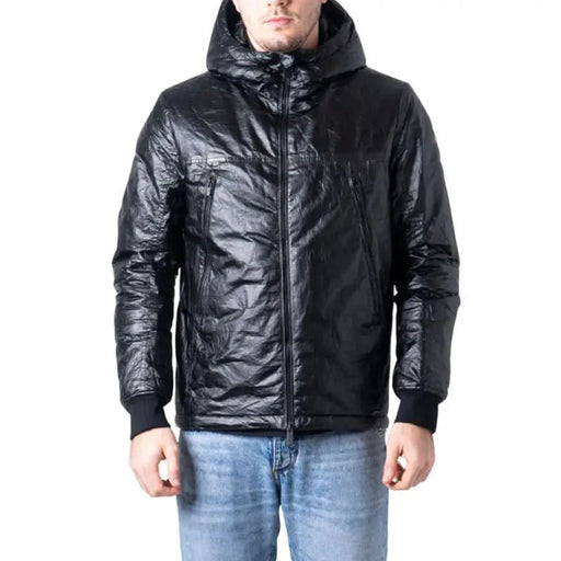 Man wearing Hum Drum Men Jacket, black leather, showcasing drum hum drum style.