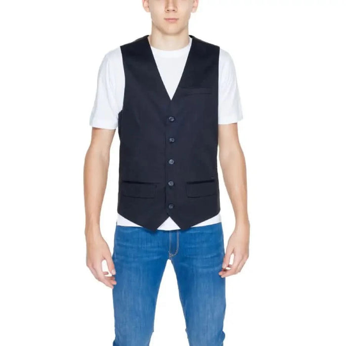 Man wearing Gianni Lupo black vest from Gianni Lupo Men Gilet collection