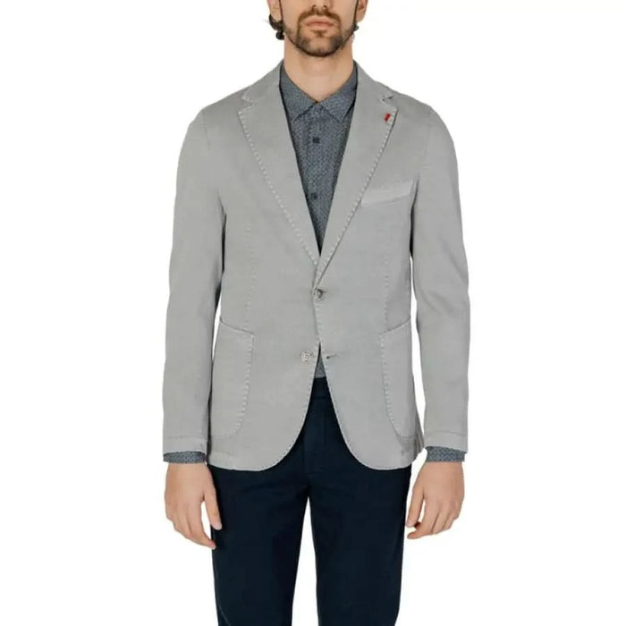 Mulish Mulish Men Blazer featuring a man in grey jacket and black pants.