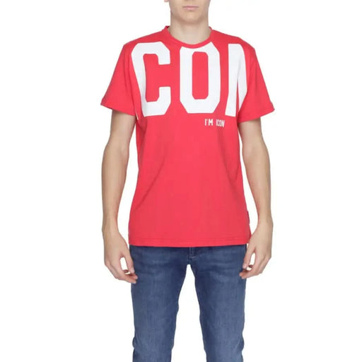 Man in Icon Icon Men T-Shirt wearing red with ’CO’ logo