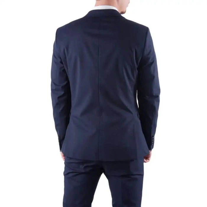 Man in a suit and tie from Selected Men Blazer collection