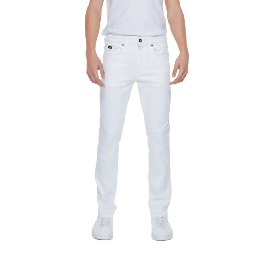 Man in white jeans and white t-shirt showcasing urban style - Gas Men Jeans