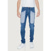 Man in white T-shirt and blue jeans - Urban city fashion from Jeckerson Men Jeans