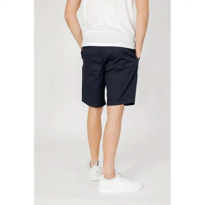 Navy blue knee-length shorts with white t-shirt and white sneakers - Armani Exchange