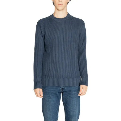 Navy blue ribbed crewneck sweater from Calvin Klein for men’s fashion collection